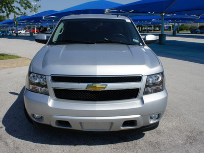 chevrolet tahoe 2011 silver suv lt flex fuel 8 cylinders 4 wheel drive 6 speed automatic 76206