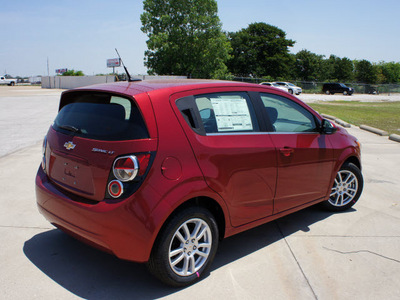 chevrolet sonic 2012 red hatchback lt gasoline 4 cylinders front wheel drive 6 speed automatic 76206