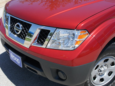 nissan frontier 2011 dk  red s gasoline 6 cylinders 2 wheel drive automatic 76206