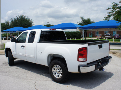 gmc sierra 1500 2007 white sle gasoline 8 cylinders 4 wheel drive 4 speed automatic 76206