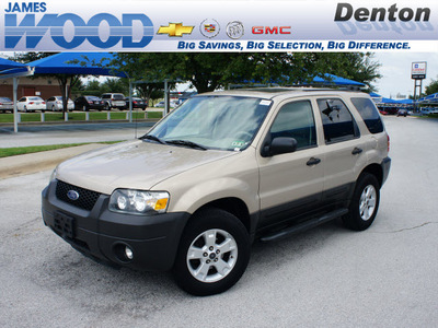 ford escape 2007 off white suv xlt gasoline 6 cylinders front wheel drive 4 speed automatic 76206