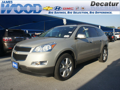 chevrolet traverse 2012 gold suv lt gasoline 6 cylinders front wheel drive 6 speed automatic 76234
