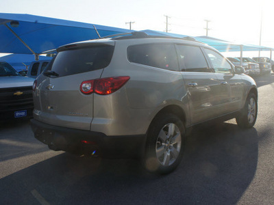 chevrolet traverse 2012 gold suv lt gasoline 6 cylinders front wheel drive 6 speed automatic 76234