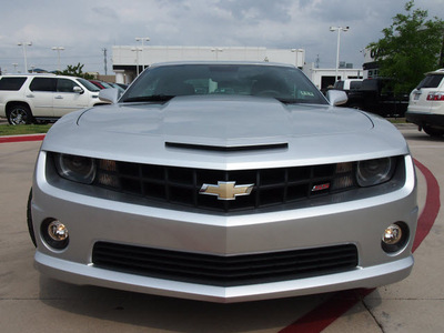 chevrolet camaro 2011 silver coupe ss gasoline 8 cylinders rear wheel drive 6 speed manual 76018