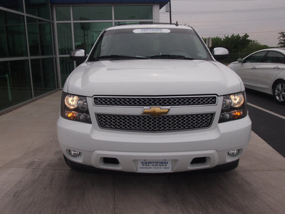 chevrolet tahoe 2010 white suv ltz flex fuel 8 cylinders 2 wheel drive 6 speed automatic 76234