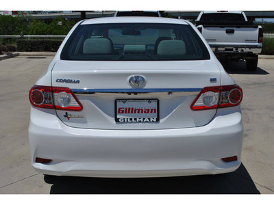 toyota corolla 2011 white sedan le gasoline 4 cylinders front wheel drive automatic 78233