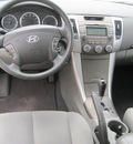 hyundai sonata 2009 sil sedan se gasoline 4 cylinders front wheel drive automatic 77301