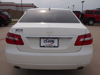 mercedes benz e class 2010 white sedan e350 gasoline 6 cylinders rear wheel drive automatic 76018