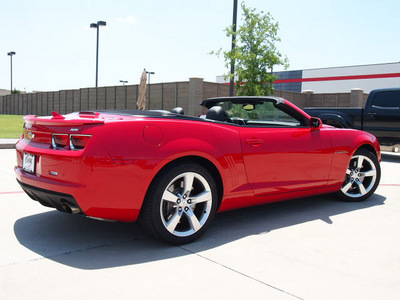 chevrolet camaro 2012 red ss convertible gasoline 8 cylinders rear wheel drive automatic 76018