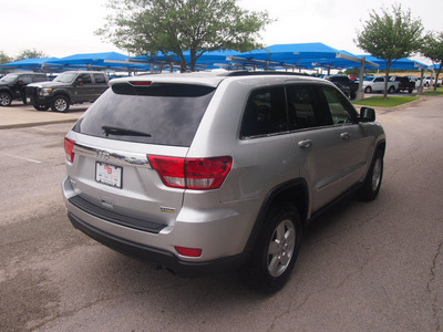 jeep grand cherokee 2011 silver suv laredo gasoline 6 cylinders 2 wheel drive automatic 76049