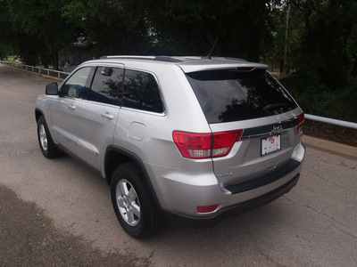 jeep grand cherokee 2011 silver suv laredo gasoline 6 cylinders 2 wheel drive automatic 76049