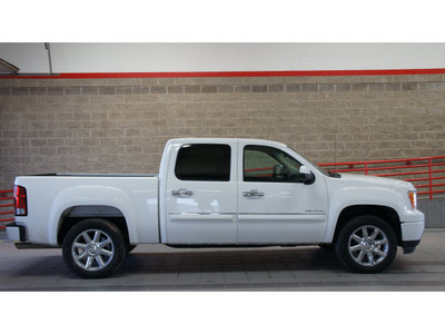 gmc sierra 1500 2011 white denali flex fuel 8 cylinders all whee drive 6 speed automatic 79015