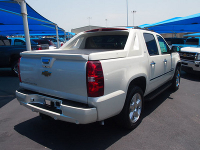 chevrolet avalanche 2012 white ltz flex fuel 8 cylinders 4 wheel drive 6 speed automatic 76234