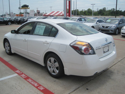 nissan altima 2008 whi sedan s gasoline 4 cylinders front wheel drive automatic 77301