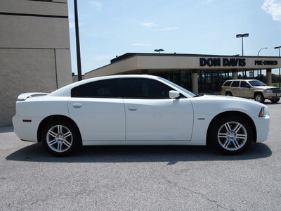 dodge charger 2011 white sedan r t gasoline 8 cylinders rear wheel drive automatic 76011