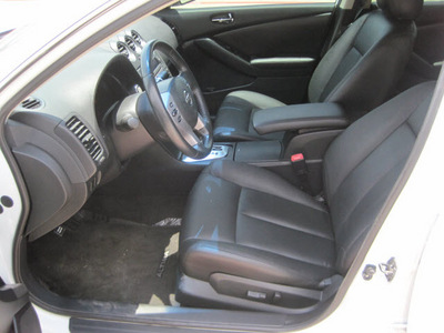 nissan altima 2008 whi sedan sl gasoline 4 cylinders front wheel drive automatic 77301