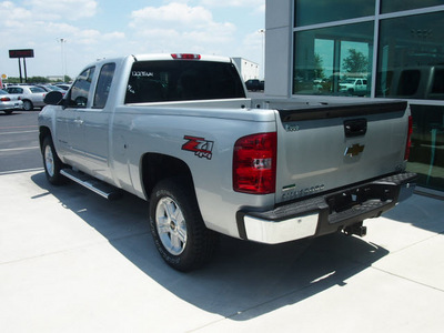 chevrolet silverado 1500 2011 silver ltz flex fuel 8 cylinders 4 wheel drive 6 speed automatic 76234