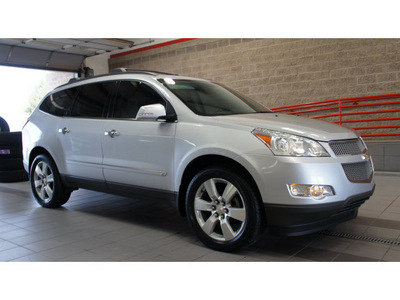 chevrolet traverse 2009 silver suv ltz gasoline 6 cylinders front wheel drive 6 speed automatic 79015