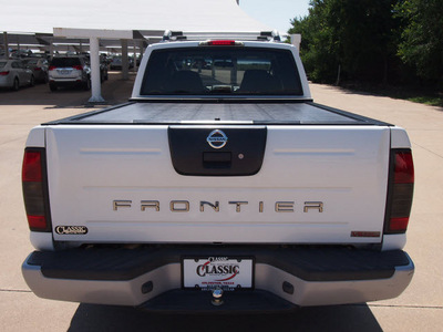 nissan frontier 2002 white sc v6 gasoline 6 cylinders rear wheel drive automatic with overdrive 76018
