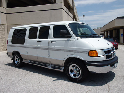 dodge ram 1500 2003 white van 8 cylinders automatic with overdrive 76011