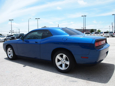 dodge challenger 2010 blue coupe se gasoline 6 cylinders rear wheel drive automatic 76011