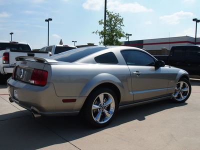 ford mustang 2008 lt  gray coupe gt premium gasoline 8 cylinders rear wheel drive automatic with overdrive 76018