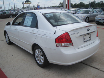 kia spectra 2007 white sedan lx gasoline 4 cylinders front wheel drive automatic 77301