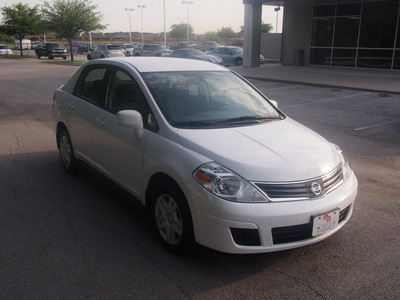 nissan versa 2011 white sedan 1 8 s gasoline 4 cylinders front wheel drive automatic 76049