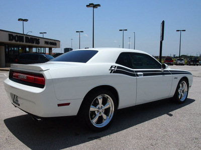 dodge challenger 2012 white coupe r t gasoline 8 cylinders rear wheel drive 6 speed manual 76011