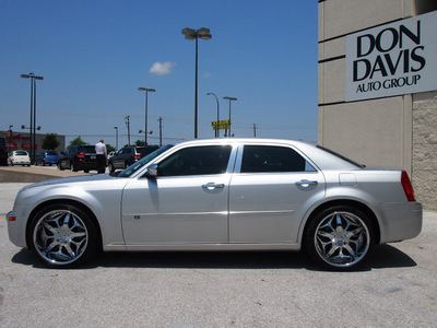 chrysler 300 2010 silver sedan c hemi gasoline 8 cylinders rear wheel drive automatic 76011