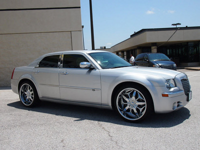 chrysler 300 2010 silver sedan c hemi gasoline 8 cylinders rear wheel drive automatic 76011