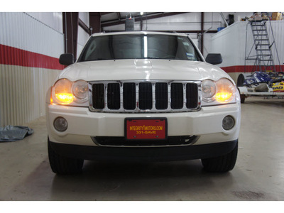 jeep grand cherokee 2005 white suv limited gasoline 8 cylinders 4 wheel drive automatic 79110