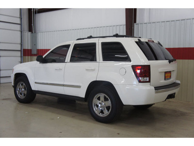 jeep grand cherokee 2005 white suv limited gasoline 8 cylinders 4 wheel drive automatic 79110