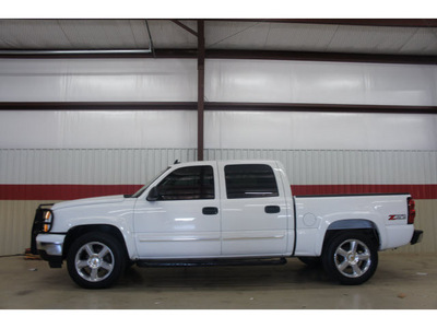 chevrolet silverado 1500 2006 white lt1 gasoline 8 cylinders 4 wheel drive automatic 79110