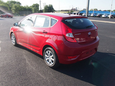 hyundai accent 2013 boston red hatchback gs gasoline 4 cylinders front wheel drive 6 speed automatic 76234