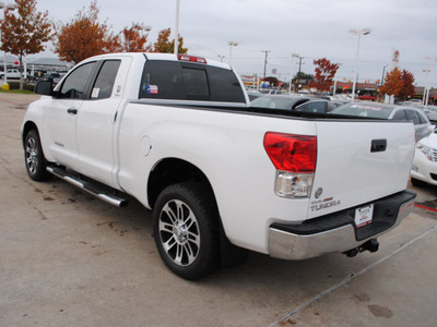 toyota tundra 2012 white grade gasoline 8 cylinders 2 wheel drive automatic 76116