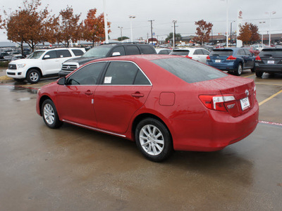 toyota camry 2012 red sedan le gasoline 4 cylinders front wheel drive automatic 76116