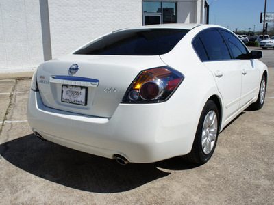 nissan altima 2012 white sedan 2 5 s gasoline 4 cylinders front wheel drive shiftable automatic 75080