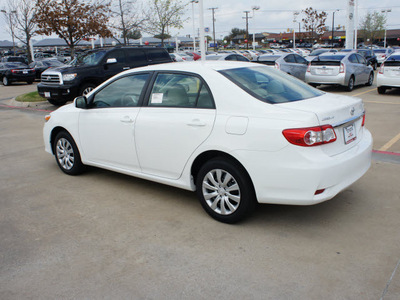 toyota corolla 2012 white sedan le gasoline 4 cylinders front wheel drive automatic 76116
