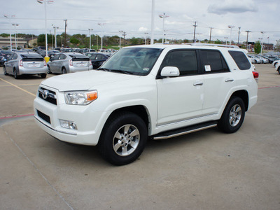 toyota 4runner 2012 white suv sr5 gasoline 6 cylinders 4 wheel drive automatic 76116