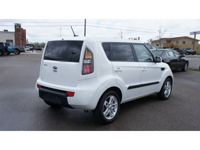 kia soul 2011 white hatchback soul! gasoline 4 cylinders front wheel drive automatic 79065