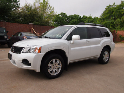 mitsubishi endeavor 2011 off white ls gasoline 6 cylinders all whee drive automatic 75080