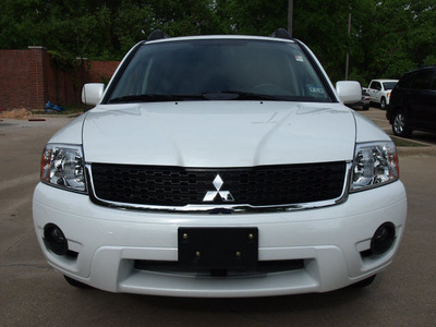 mitsubishi endeavor 2011 off white ls gasoline 6 cylinders all whee drive automatic 75080