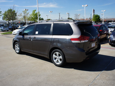 toyota sienna 2012 dk  gray van le 8 passenger gasoline 6 cylinders front wheel drive automatic 76116