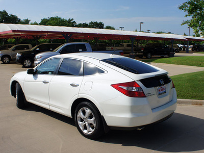 honda accord crosstour 2010 white wagon gasoline 6 cylinders front wheel drive 5 speed automatic 76210