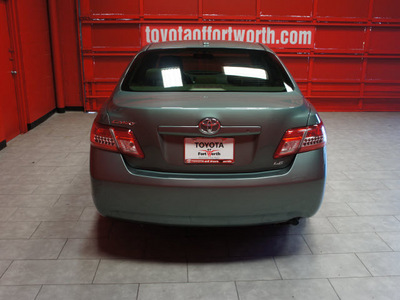 toyota camry 2010 green sedan le gasoline 4 cylinders front wheel drive automatic 76116