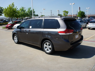 toyota sienna 2012 dk  gray van le 8 passenger gasoline 6 cylinders front wheel drive automatic 76116