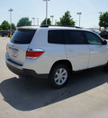 toyota highlander 2012 white suv se gasoline 6 cylinders front wheel drive automatic 76116
