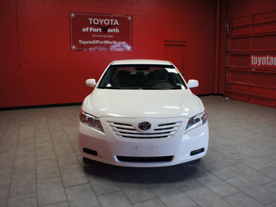 toyota camry 2009 white sedan gasoline 4 cylinders front wheel drive automatic 76116