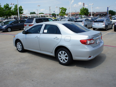 toyota corolla 2012 silver sedan gasoline 4 cylinders front wheel drive automatic 76116